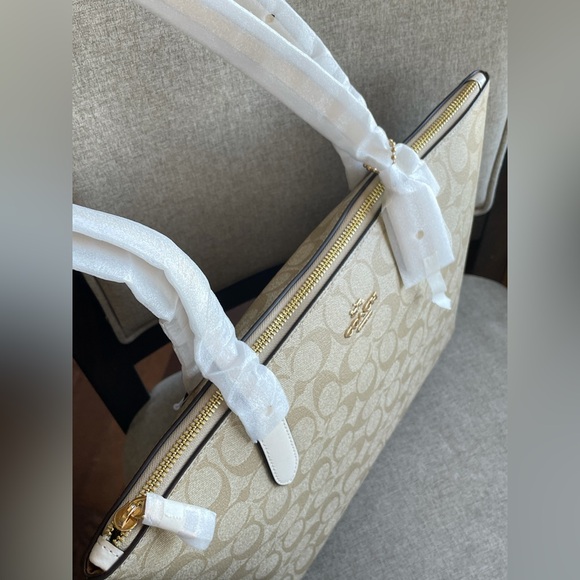 NWT！2PCS COACH ZIP TOP TOTE IN SIGNATURE CANVAS（4455）AND ID CARD CASE WALLET - Picture 5 of 16